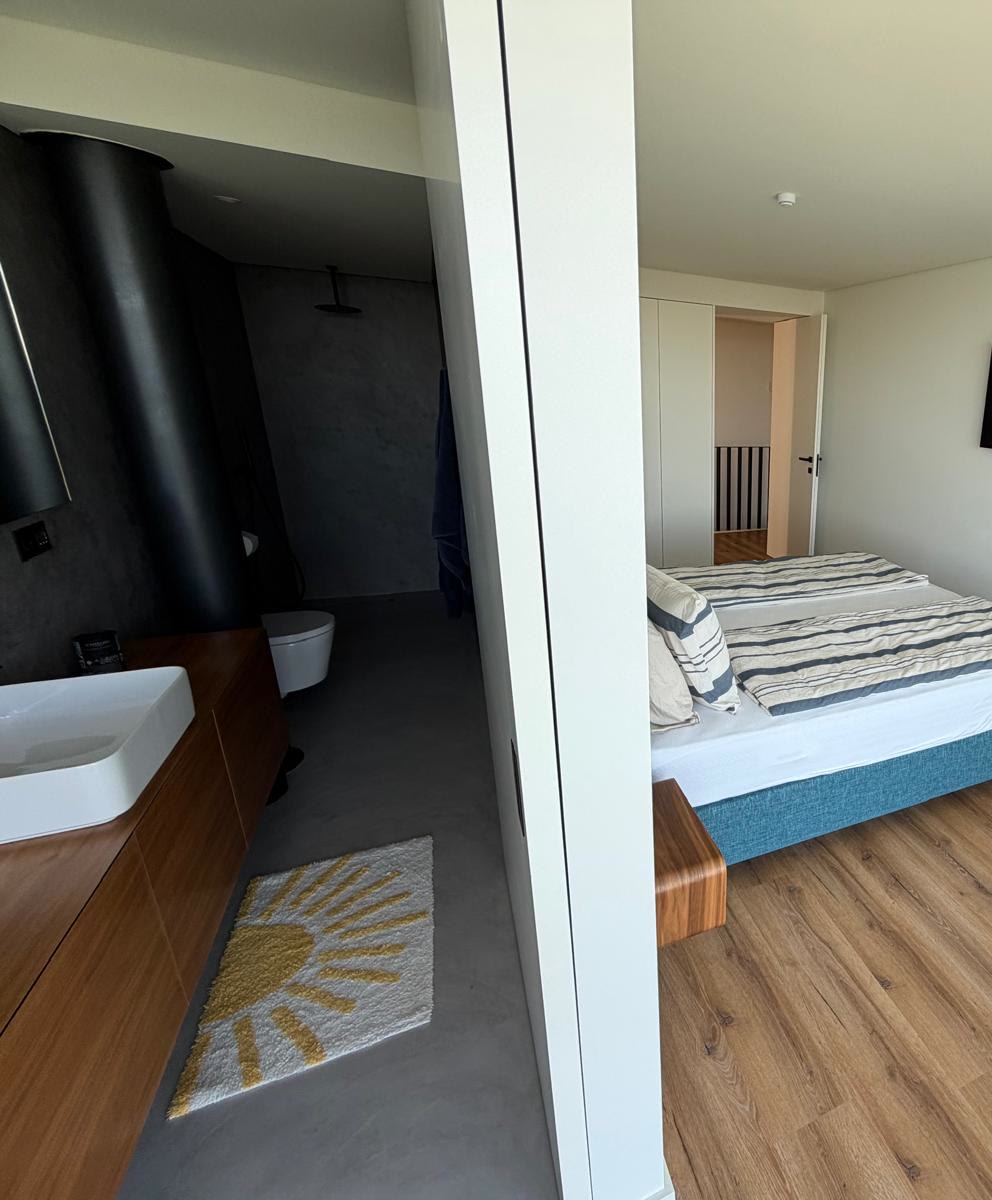 Spa-Raum mit Badewanne