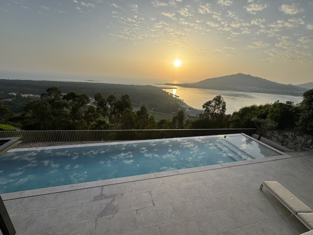 Privater Pool — beheizt, Infinity-Edge